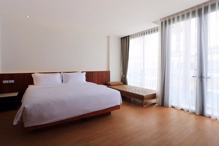 Room 6 of 25