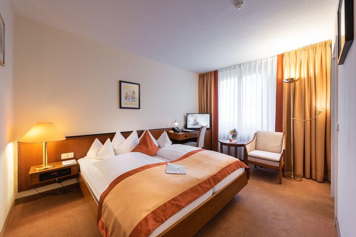 Room 2 of 42