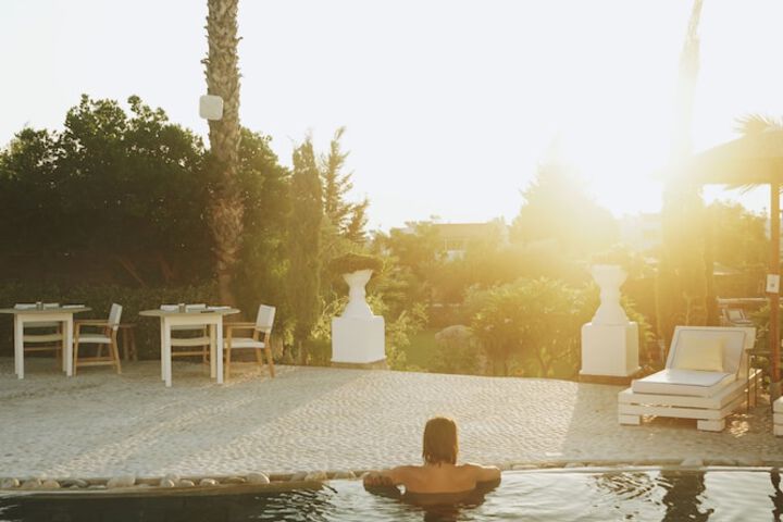 Pool Hotel