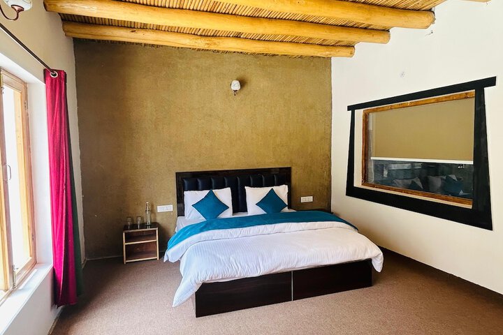 Room 2 of 16