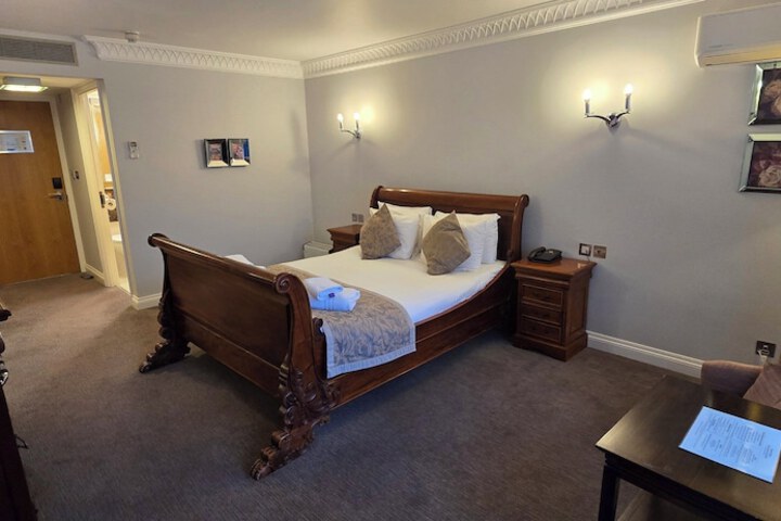 Room 52 of 137