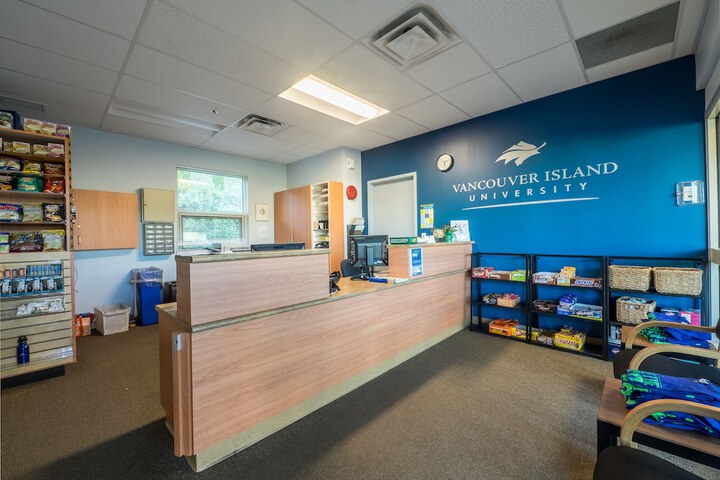 Check-in/check-out kiosk