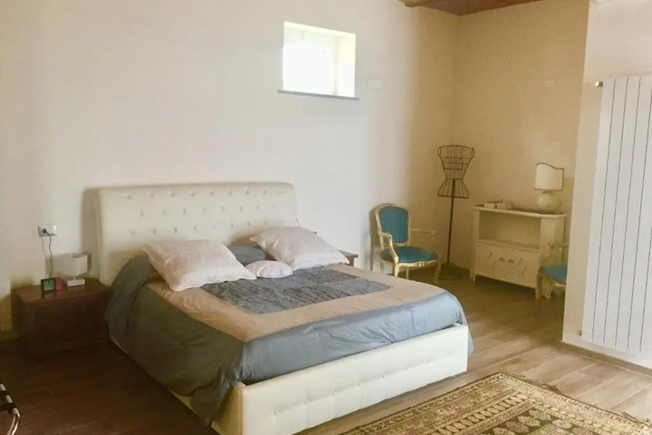 Room 2 of 16