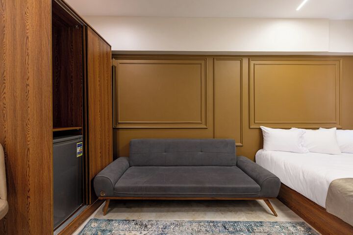Room 32 of 74