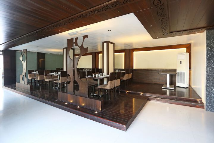 Dining 15 of 19