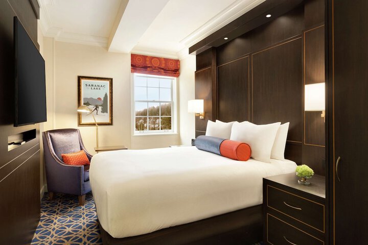1 Queen Bed Main Building (5 of 29)