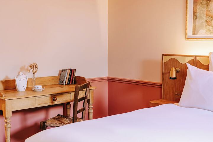 Room 5 of 17