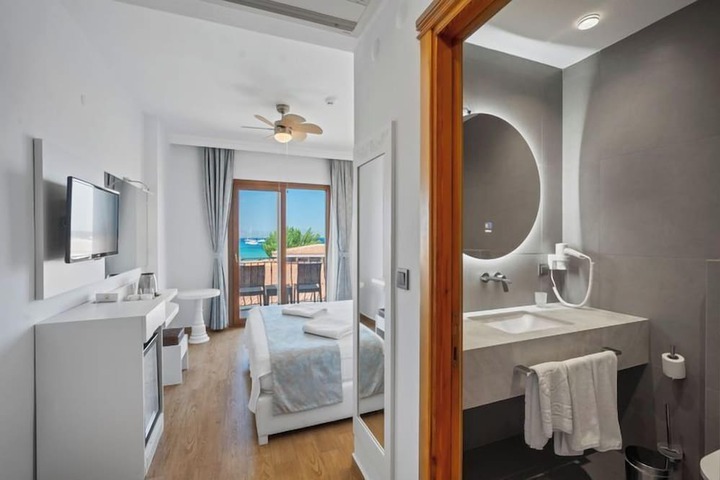 Room 5 of 33