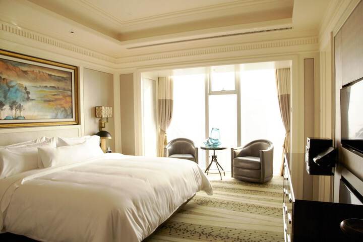 Room 15 of 90