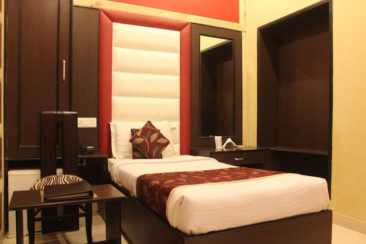 Room 4 of 41