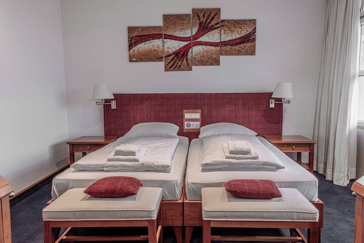 Room 34 of 84