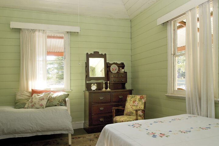 Room 7 of 12