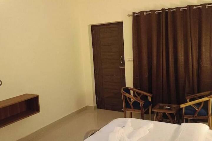 Room 6 of 15