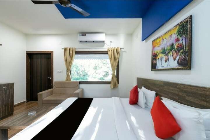 Room 4 of 17