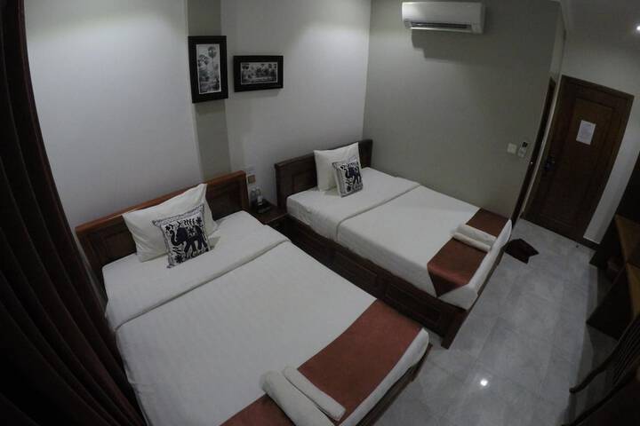 Room 17 of 40