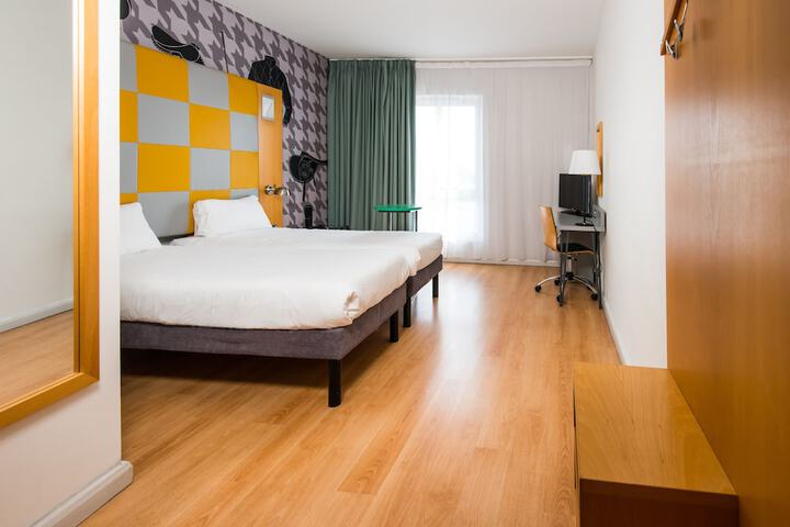 Room 8 of 72