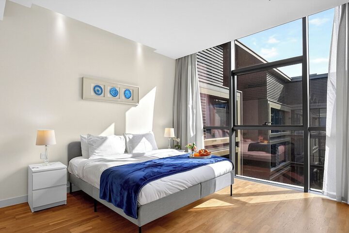Room 6 of 28