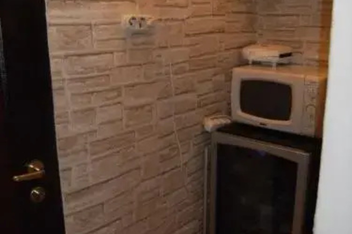 Room 4 of 12