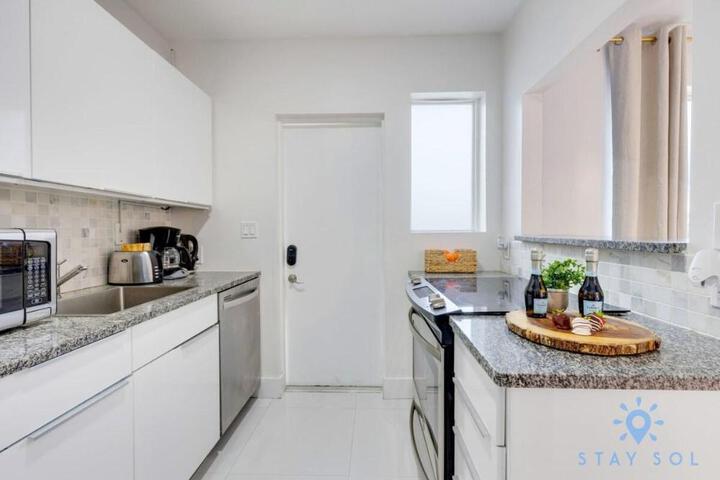 Free Parking: Bay View + Pool | Step To Beach in Hollywood, FL