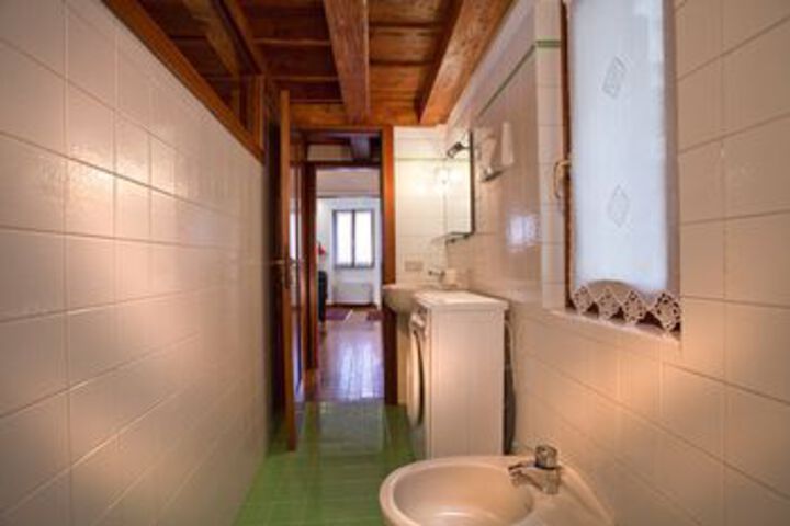 Room 3 of 27