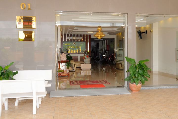 Exterior of Huynh Duc Hotel