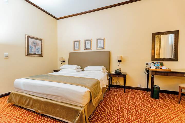 Room 18 of 108