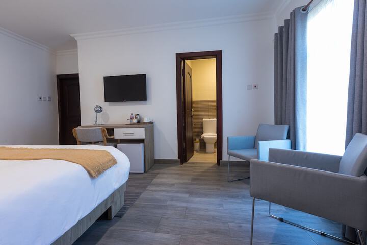 Room 4 of 90