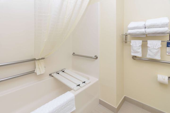 1 King Bed High Speed Internet Accessible Desk Microwave and Refrigerator Sofa Bed Full Brea (11 of 22)
