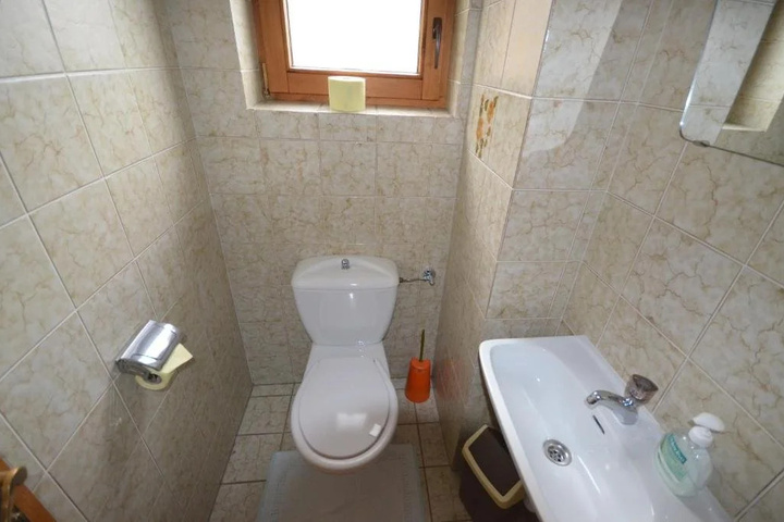 Room 6 of 14