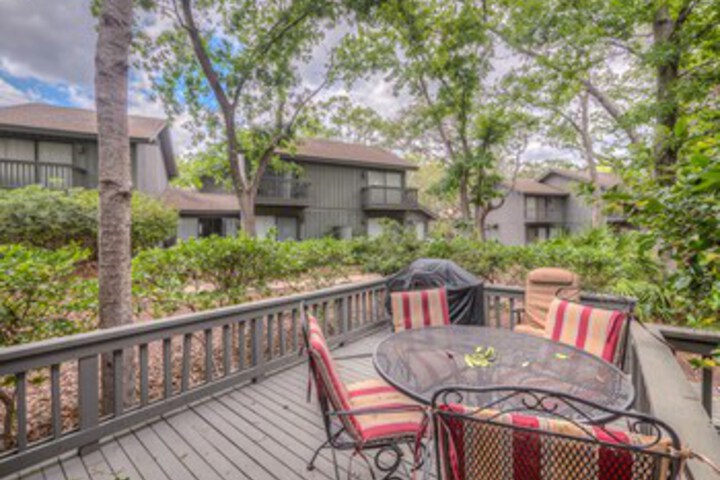 Hickory Cove 47 2 Bedroom, Large Pool, Ground Floor, Sleeps 7 in Hilton Head Island, SC