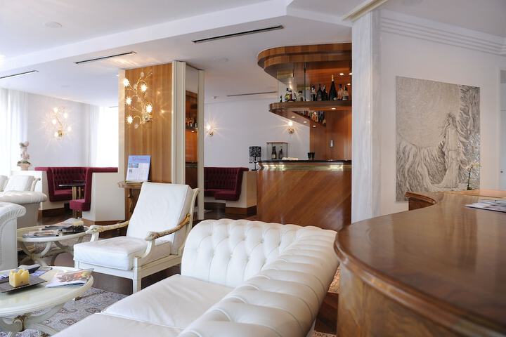 Lounge 177 of 197