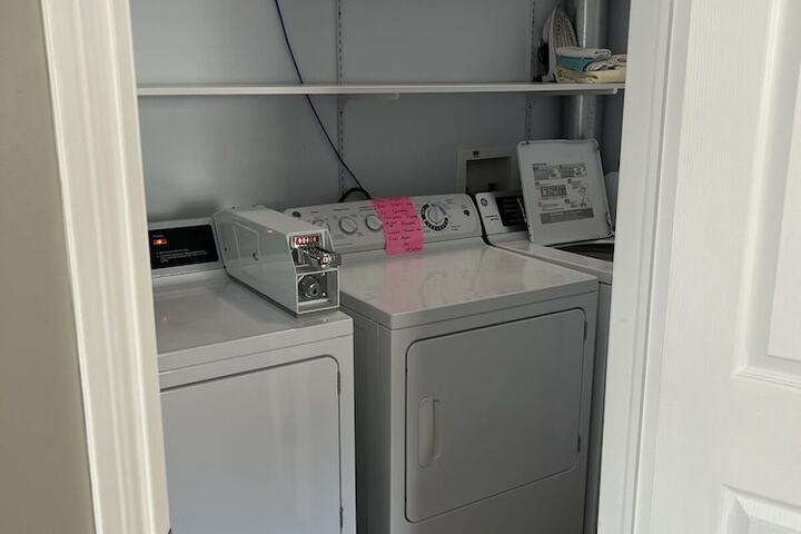 Laundry 20 of 28