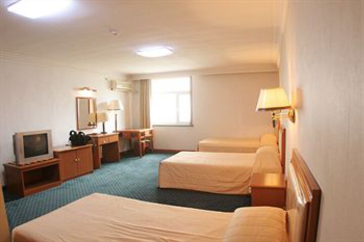 Room 8 of 19