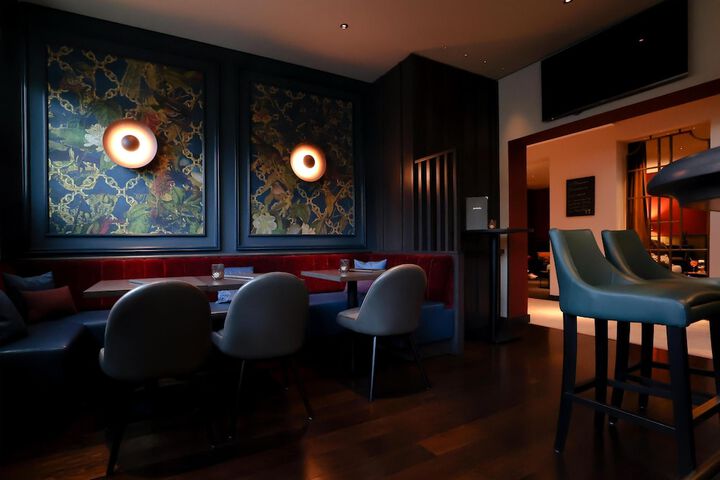 Lounge 54 of 69