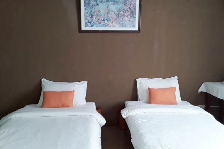 Room 25 of 104