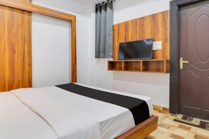 Room 10 of 19