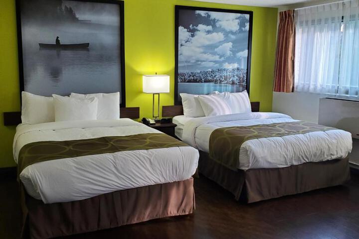 1 Queen Bed (13 of 15)