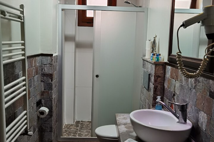Room 33 of 50