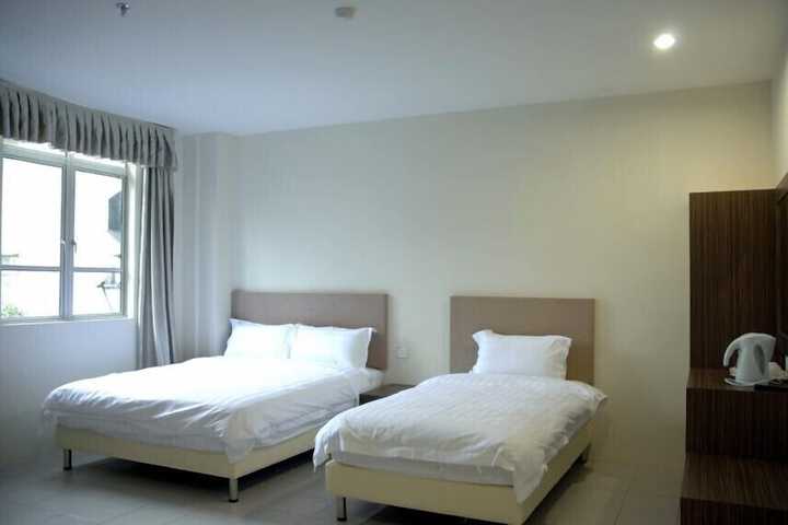 Room 4 of 14