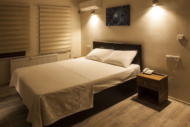 Room 5 of 11