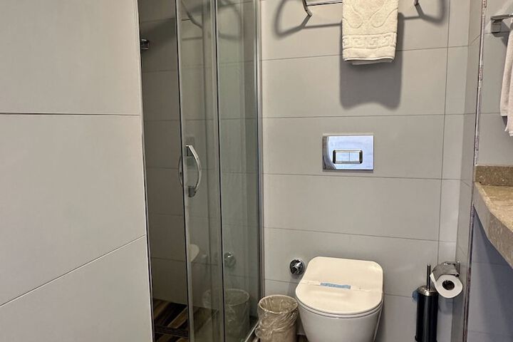 Room 7 of 25