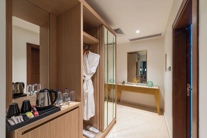 Room 17 of 48