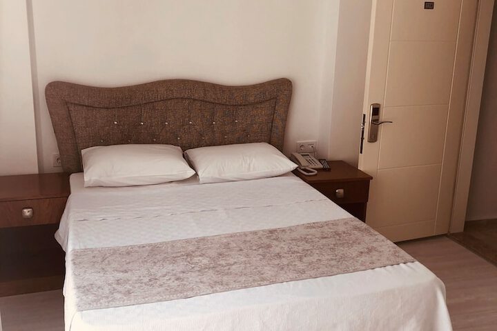 Room 7 of 75