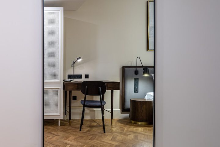 Room 21 of 90