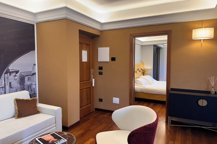 Room 42 of 86