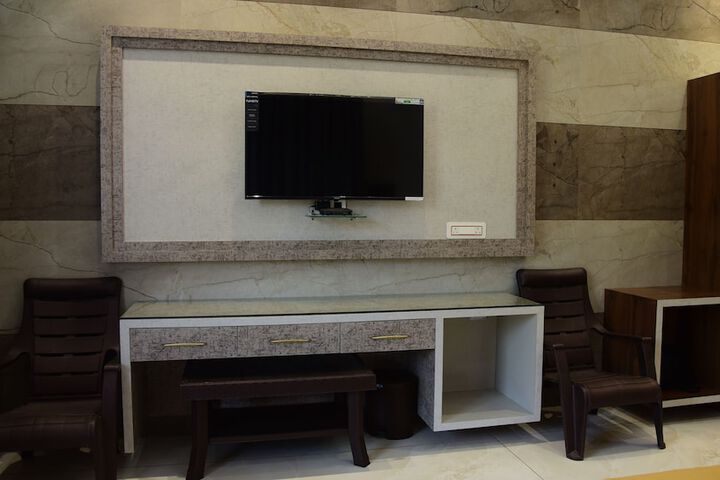 Room 3 of 8
