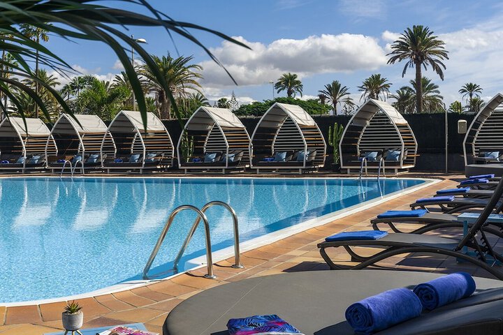 Hotel Pool