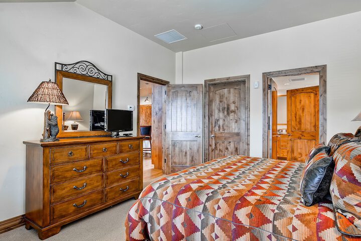 Room 5 of 209