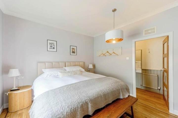 Room 5 of 25