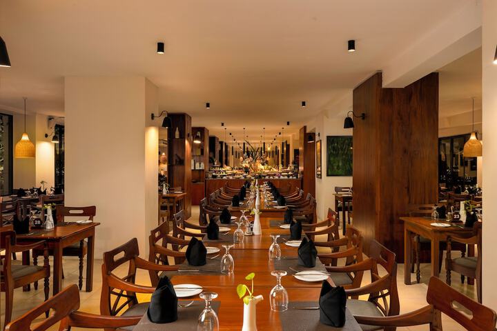 Dining 21 of 36